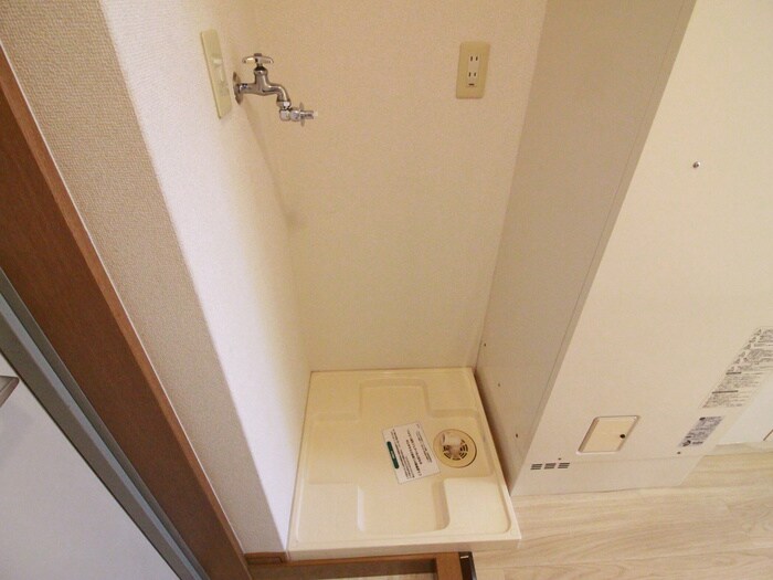 物件内観写真11　(洗濯機置場)