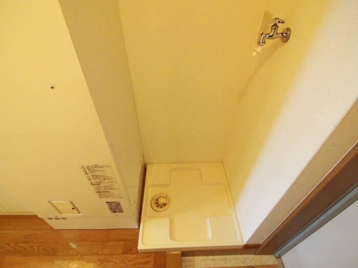 物件内観写真11　(洗濯機置場)