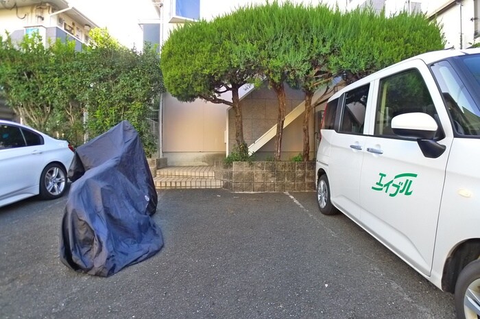 フォ－ブル嵯峨の駐車場