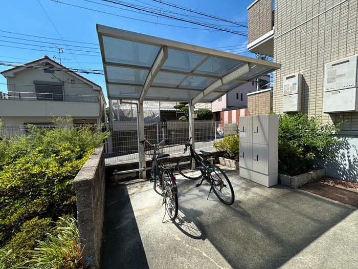 物件外観写真4　(駐輪場)