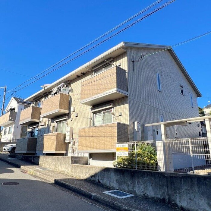 物件外観写真6　(エントランス部分)