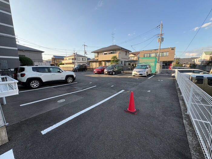 ウエストスクエアⅠの駐車場