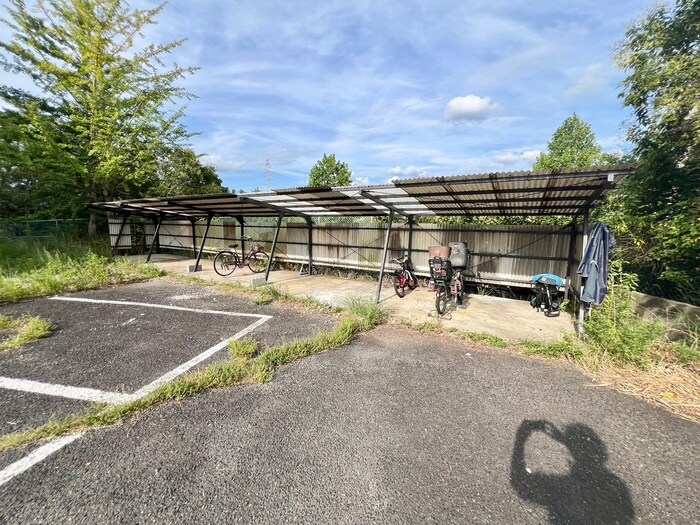 物件外観写真4　(駐輪場)