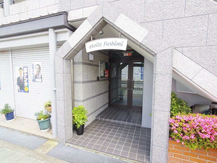 物件外観写真3　(エントランス部分)