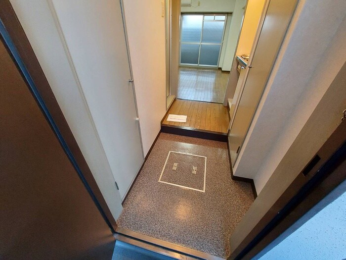 物件内観写真18　(玄関)