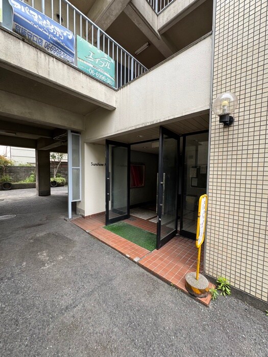 物件外観写真2　(エントランス部分)