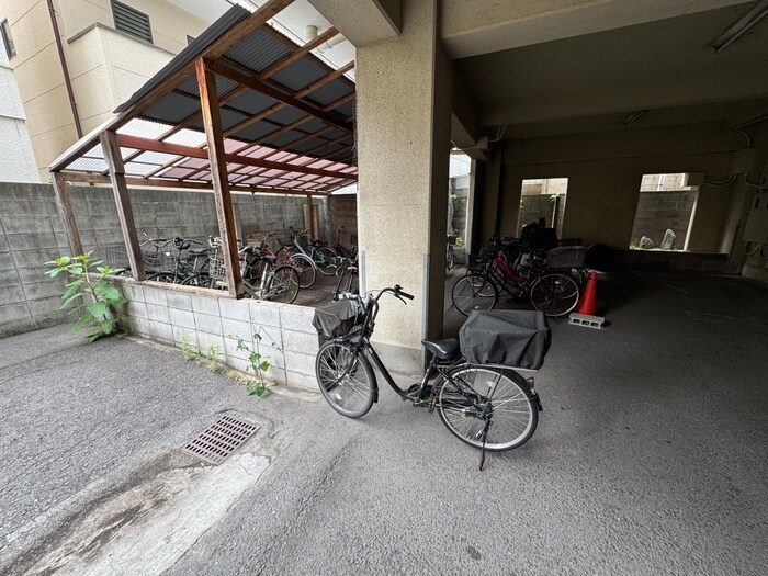 物件外観写真4　(駐輪場)