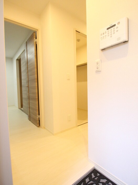 物件内観写真8　(玄関)