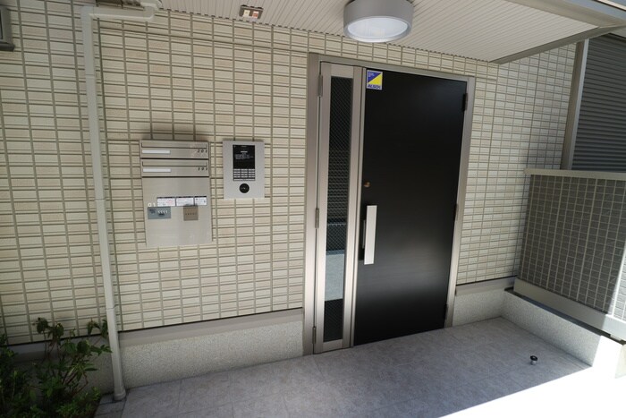 物件外観写真4　(エントランス部分)