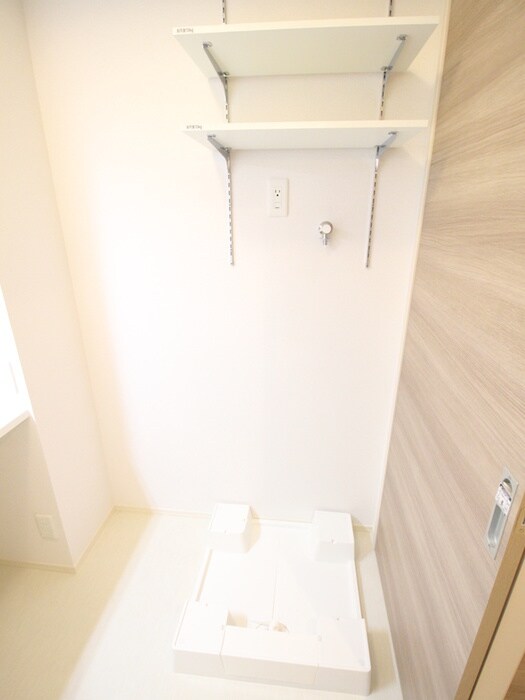 物件内観写真12　(洗濯機置場)