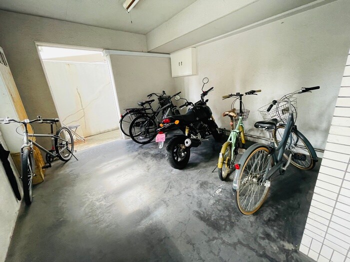 物件外観写真5　(駐輪場)