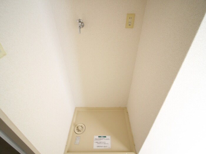 物件内観写真10　(洗濯機置場)