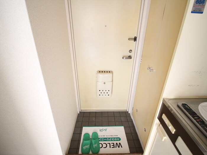 物件内観写真12　(玄関)