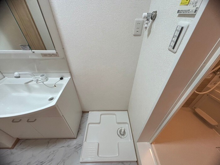 物件内観写真10　(洗濯機置場)