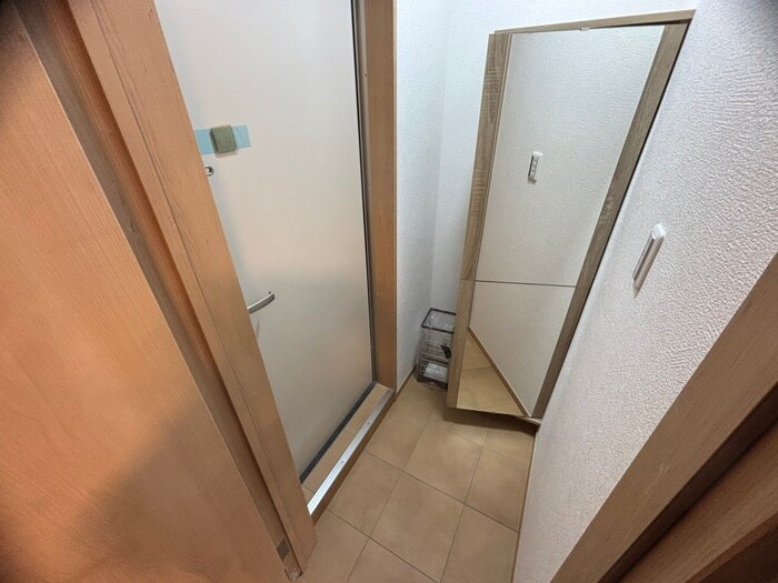 物件内観写真12　(玄関)
