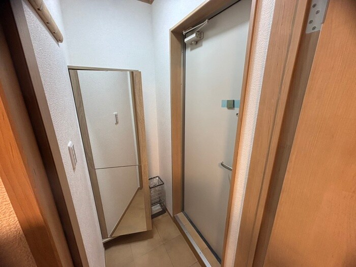 物件内観写真12　(玄関)