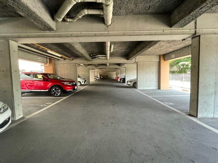 物件外観写真5　(駐車場)