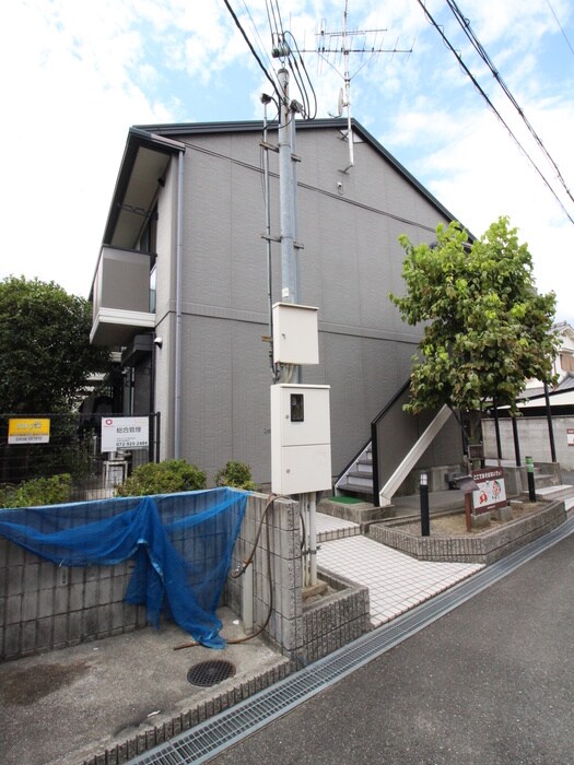 物件外観写真3　(エントランス部分)