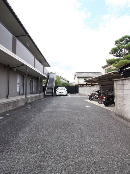 物件外観写真4　(駐車場)