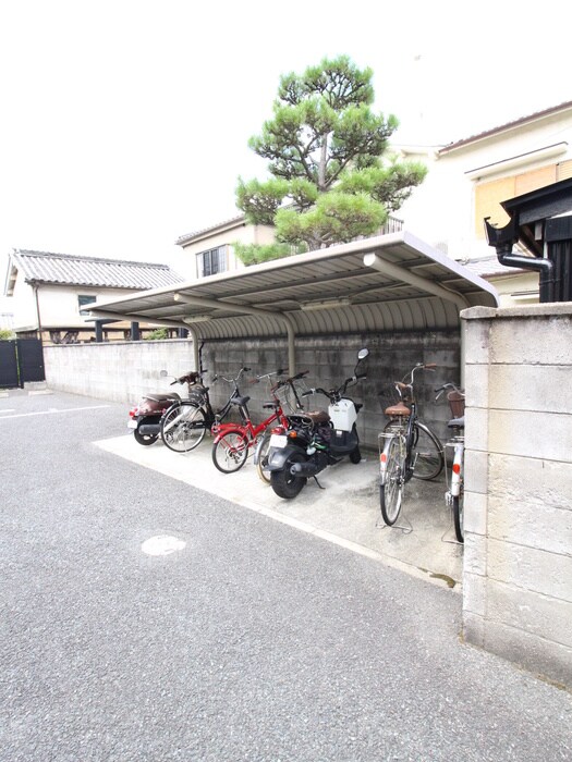 物件外観写真5　(駐輪場)