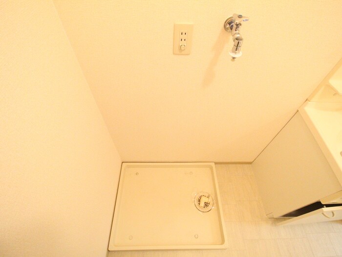 物件内観写真16　(洗濯機置場)