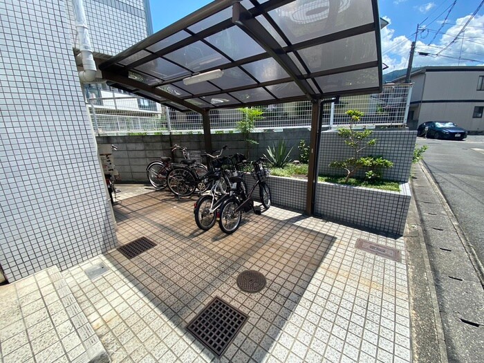 物件外観写真4　(駐輪場)