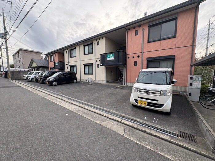 物件外観写真4　(駐車場)