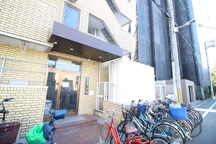 物件外観写真3　(駐輪場)