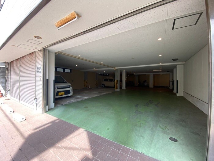 物件外観写真3　(駐車場)