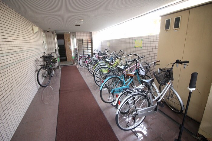 物件外観写真4　(駐輪場)