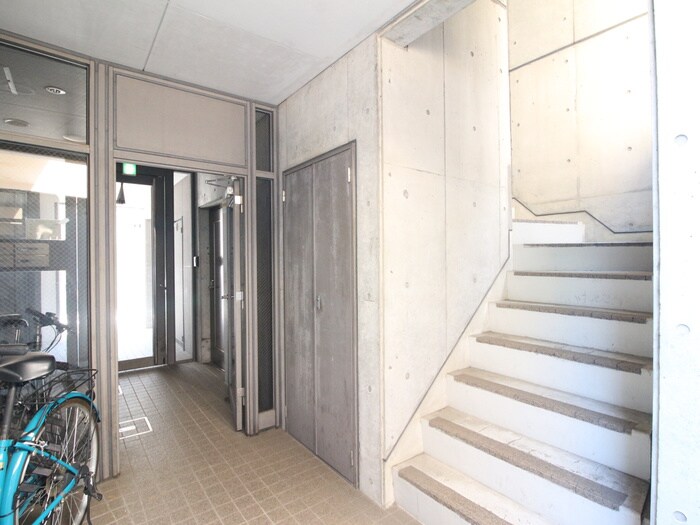 物件外観写真5　(エントランス部分)