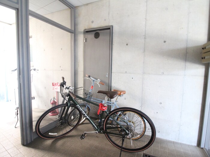 物件外観写真6　(駐輪場)