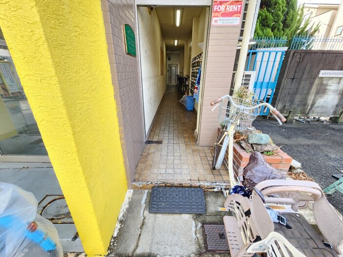 物件外観写真3　(エントランス部分)