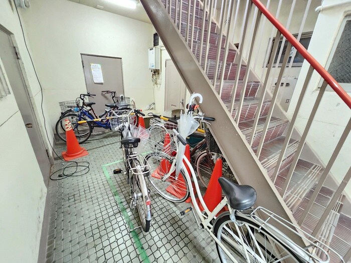 物件外観写真5　(駐輪場)