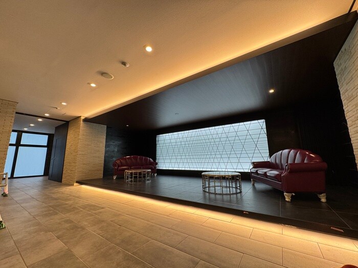 物件外観写真4　(エントランス部分)