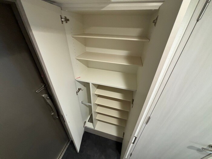 物件内観写真15　(靴箱)