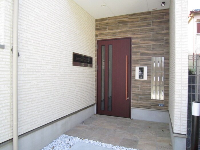 物件外観写真2　(エントランス部分)