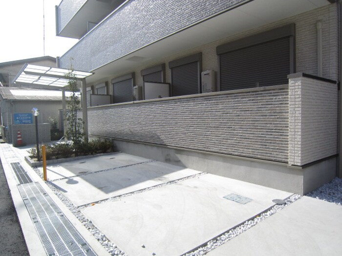 物件外観写真4　(駐車場)