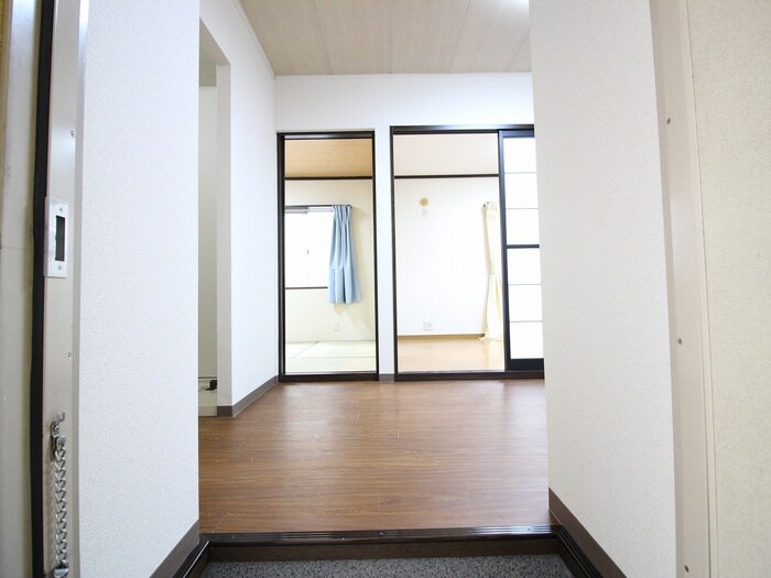 物件内観写真18　(玄関)