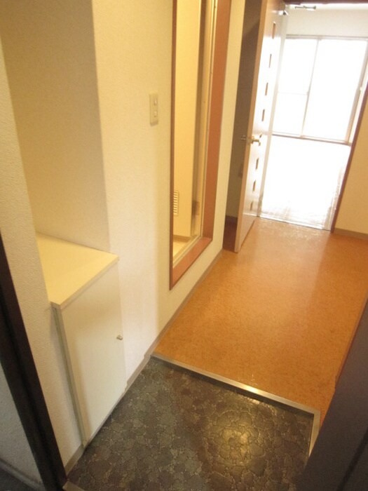 物件内観写真16　(玄関)