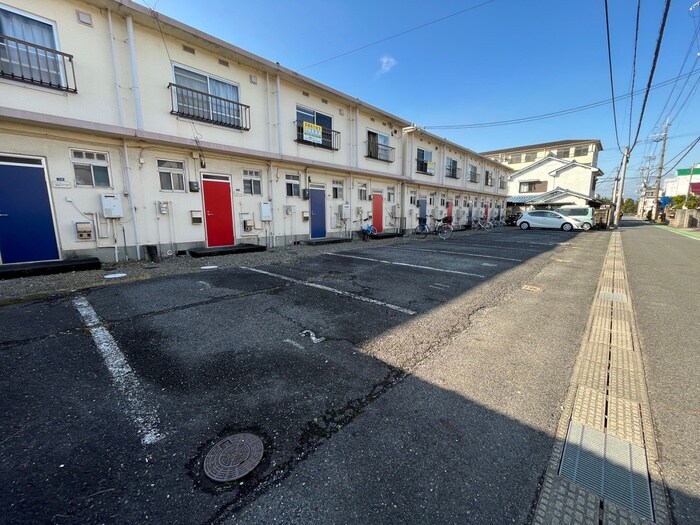 物件外観写真2　(駐車場)