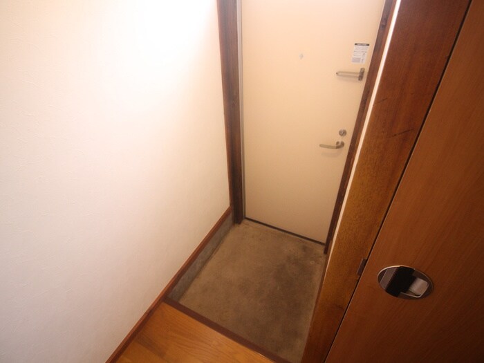 物件内観写真14　(玄関)