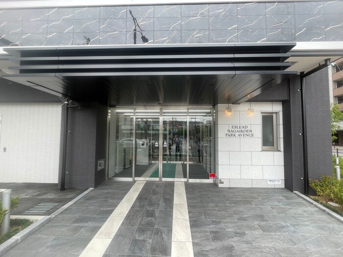 物件外観写真2　(エントランス部分)