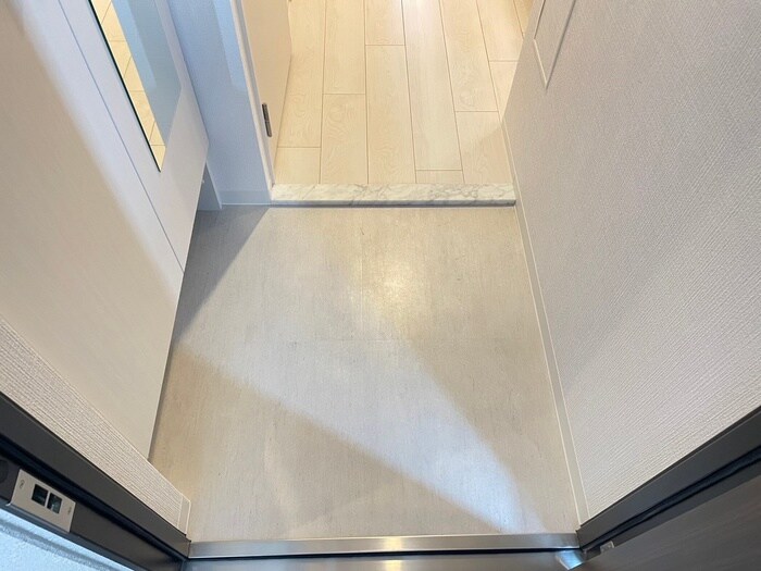 物件内観写真16　(玄関)