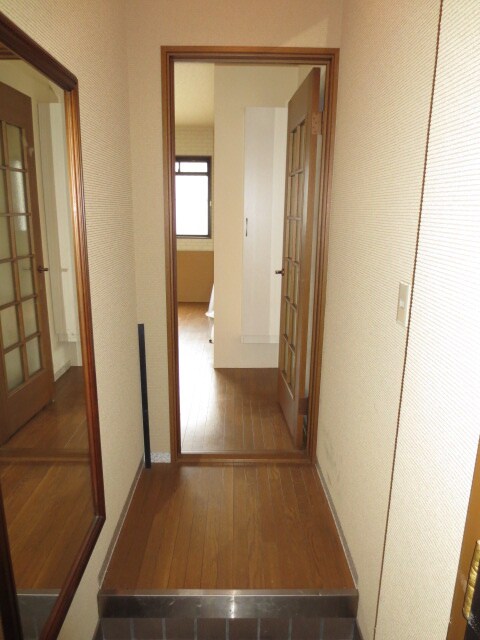 物件内観写真12　(玄関)