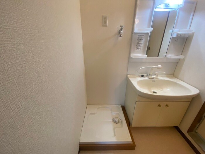 物件内観写真13　(洗濯機置場)