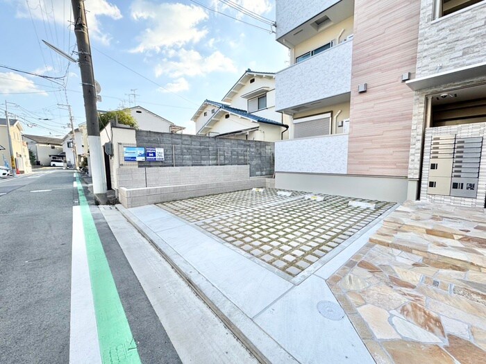 物件外観写真3　(駐車場)