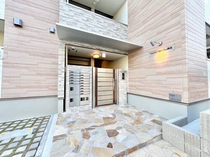 物件外観写真5　(エントランス部分)