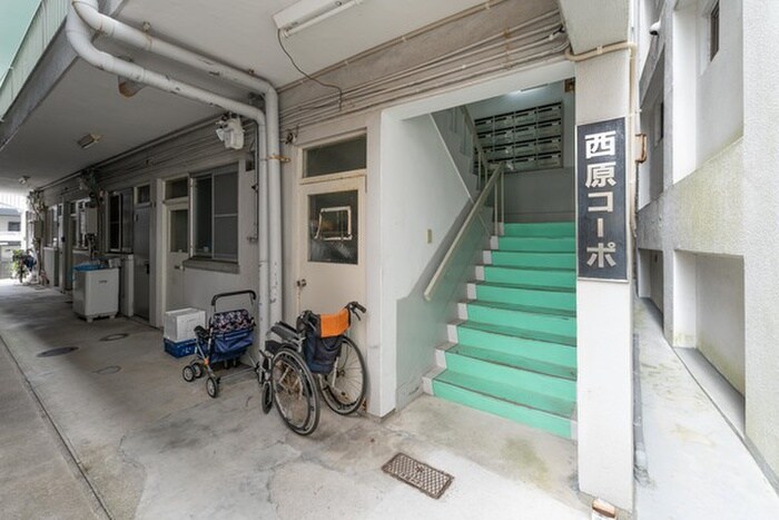 物件外観写真6　(エントランス部分)