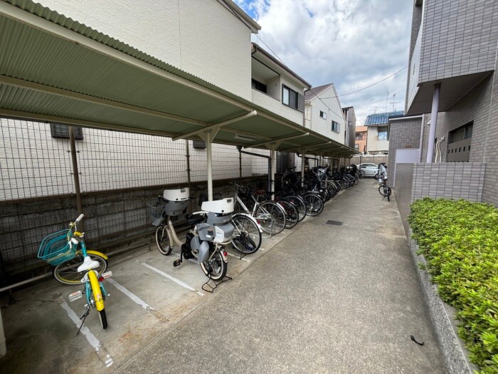 物件外観写真4　(駐輪場)